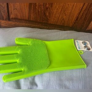 Broxan Silicone Scrub Glove, green, great in the kitchen, new with tag